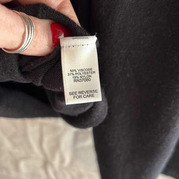 GUC black sweater with front pockets slightly oversized - Picture 6 of 6